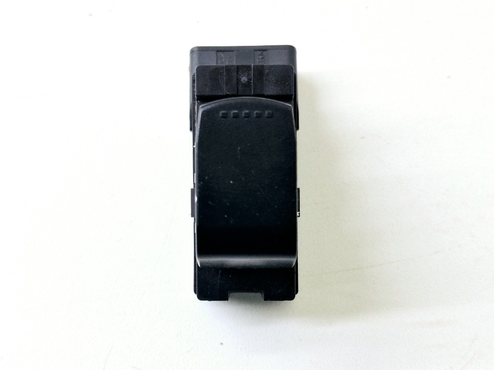 Botão Vidro Traseiro Direito Suzuki Sx4 2.0 2011 2012