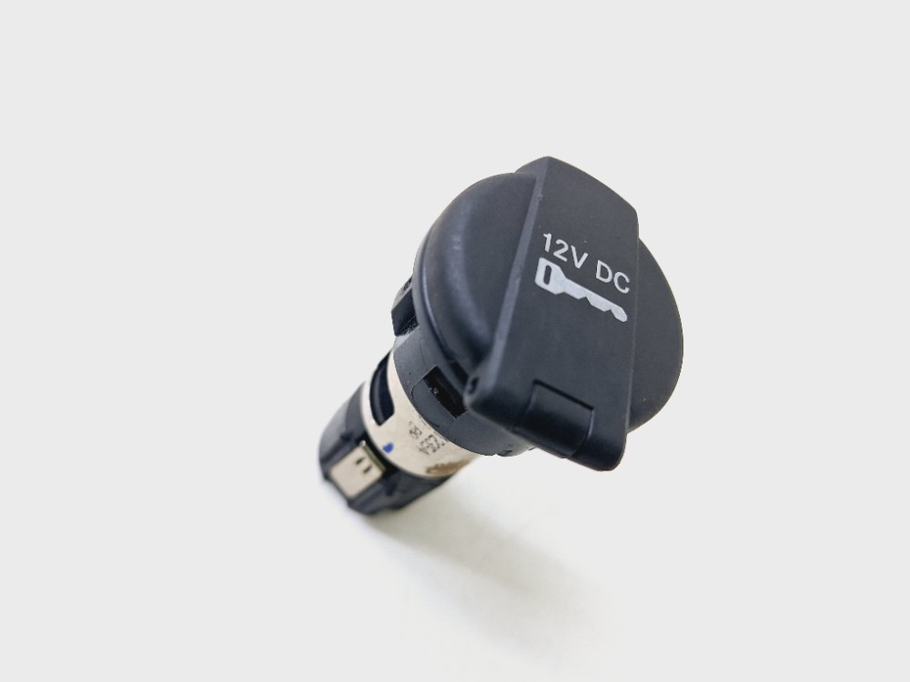 Tomada 12v Fiat Toro 2.0 2021 2021 Preto