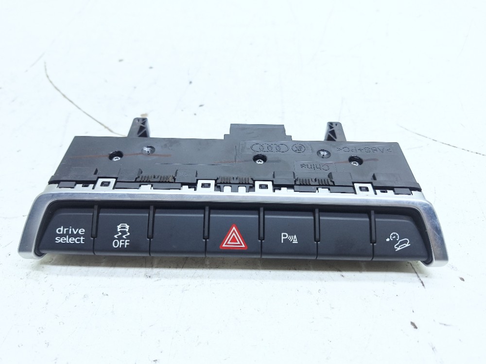 Botão Pisca Alerta Tração Audi Q3 1.4 2020 83a925301k