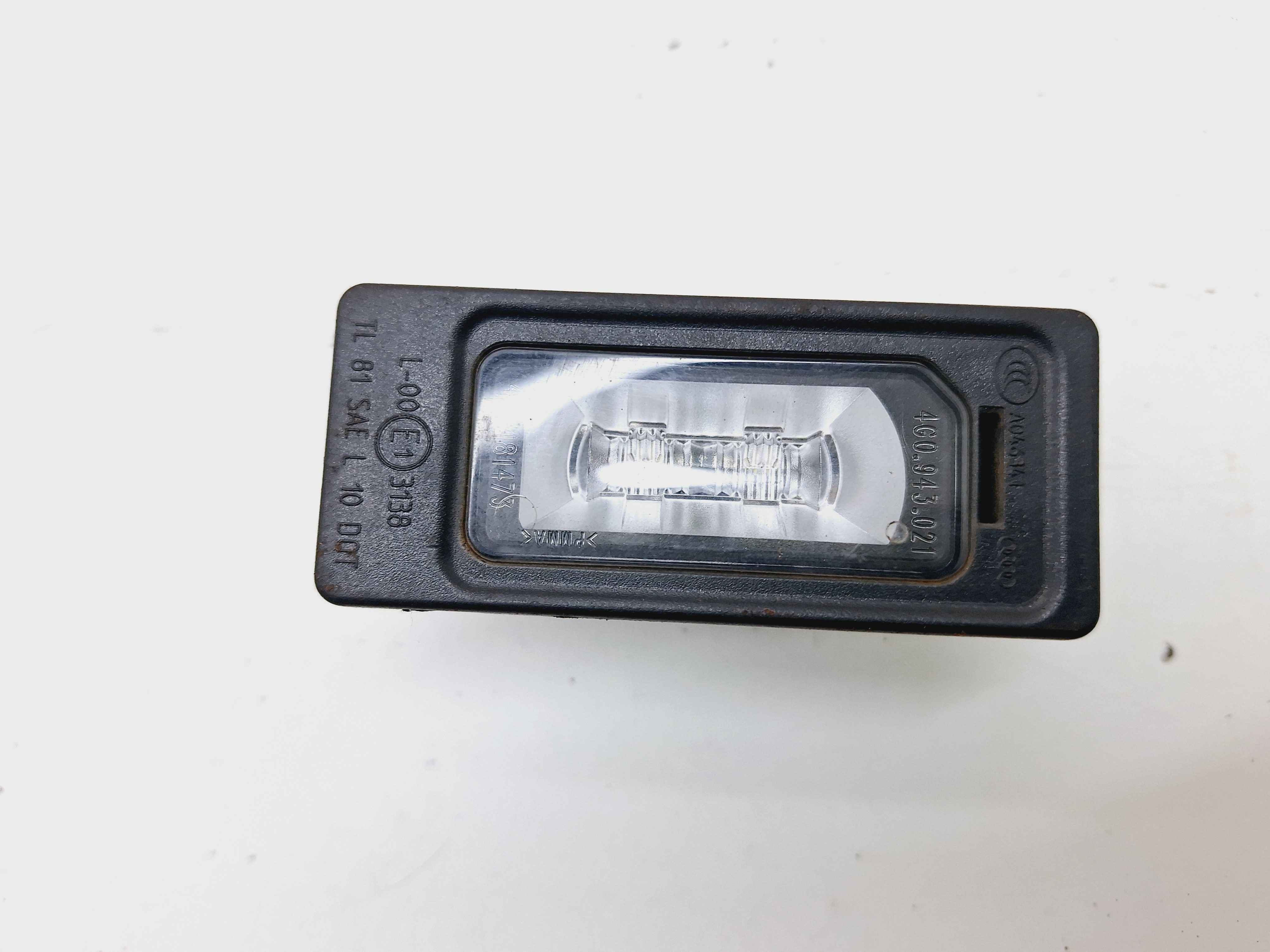 Luz Placa Audi A1 1.4 Tfsi 2011 / 2012 Nº4c0943021