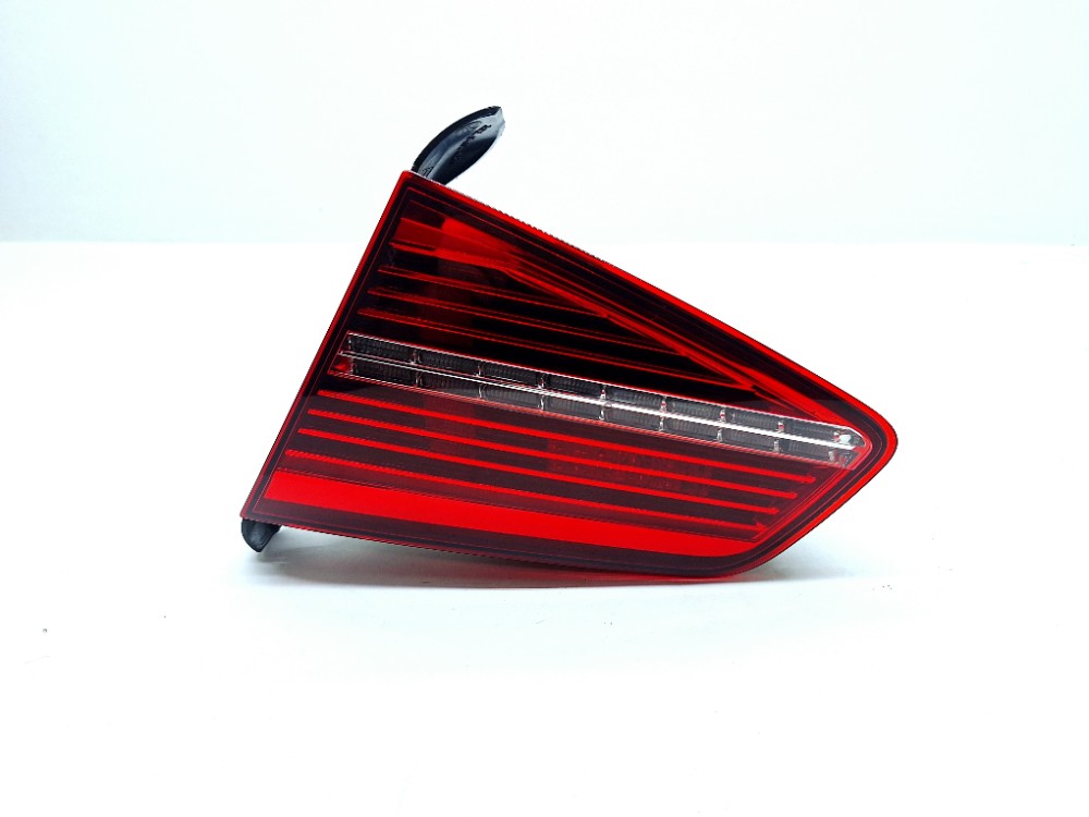 Lanterna Direita Tampa Vw Passat Tsi 2.0 2018 3g5945308k Direito/passageiro Vermelho