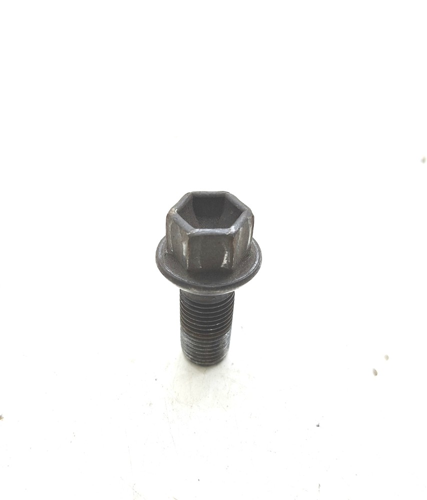 Parafuso roda Mercedes B200 1.6 2013 2014