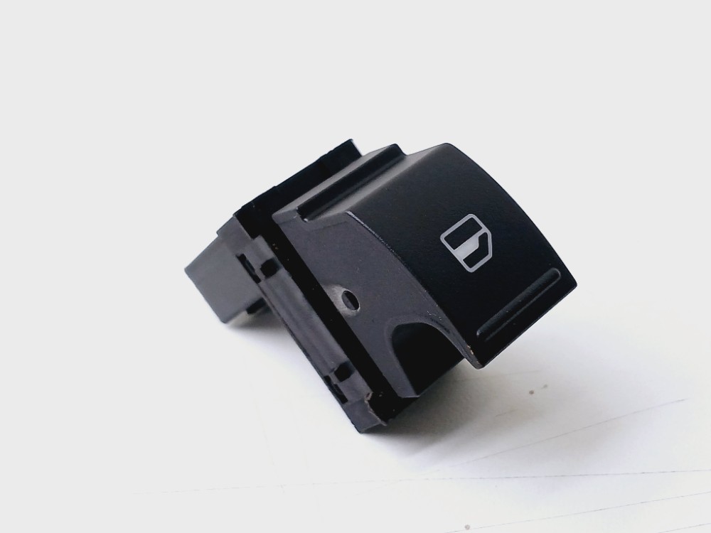 Botão Vidro Dianteiro Direito Vw Jetta Tsi 2.0 2015 2016