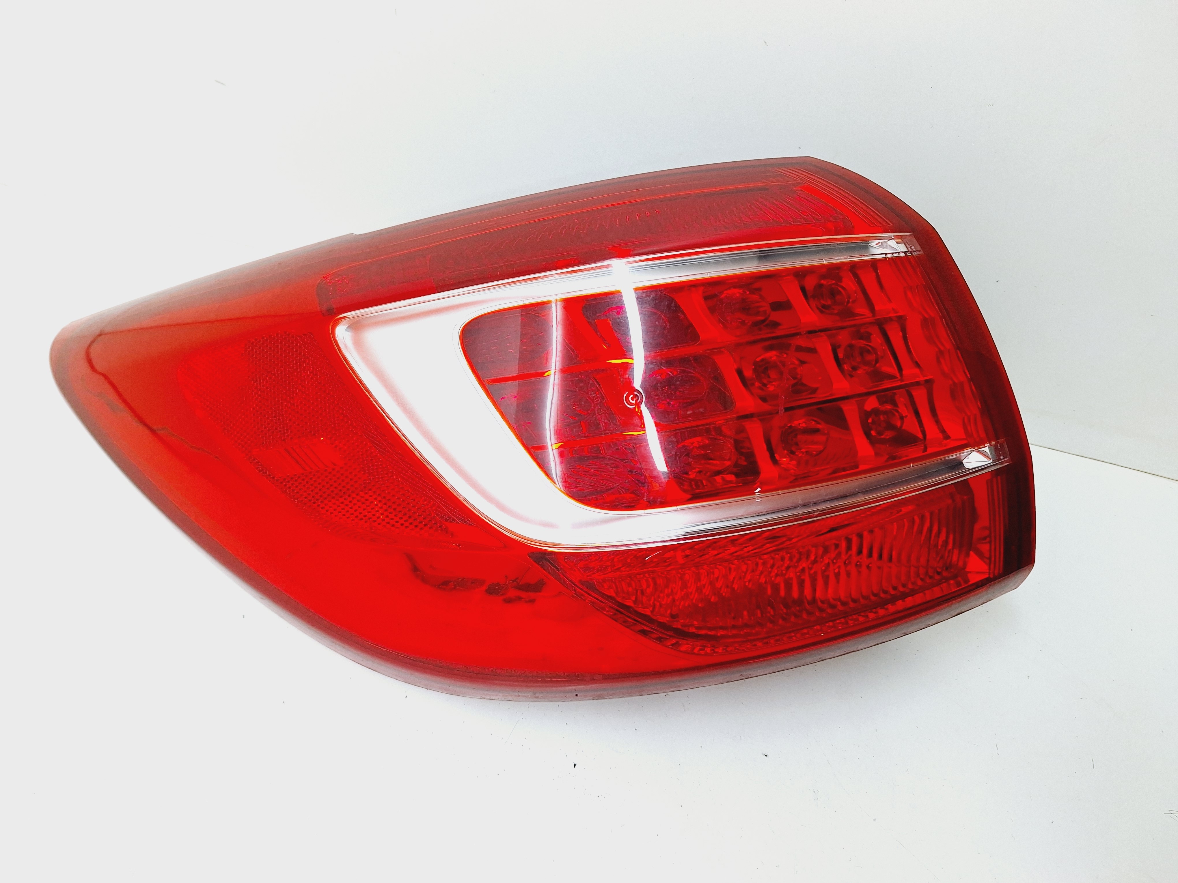 Lanterna Esquerda Kia Sportage 2.0 2012 2013  Esquerdo Vermelho E Transparente