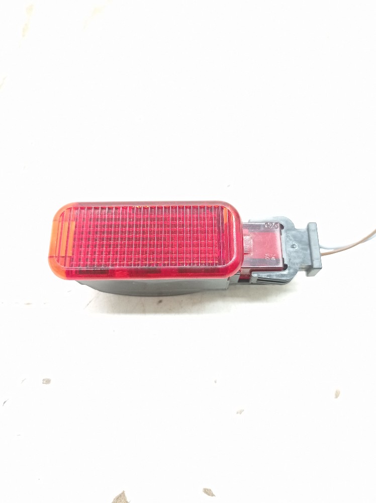 Luz Cortesia Porta Traseira Esquerda Vw Exclusive 1.4 2023 Vermelho