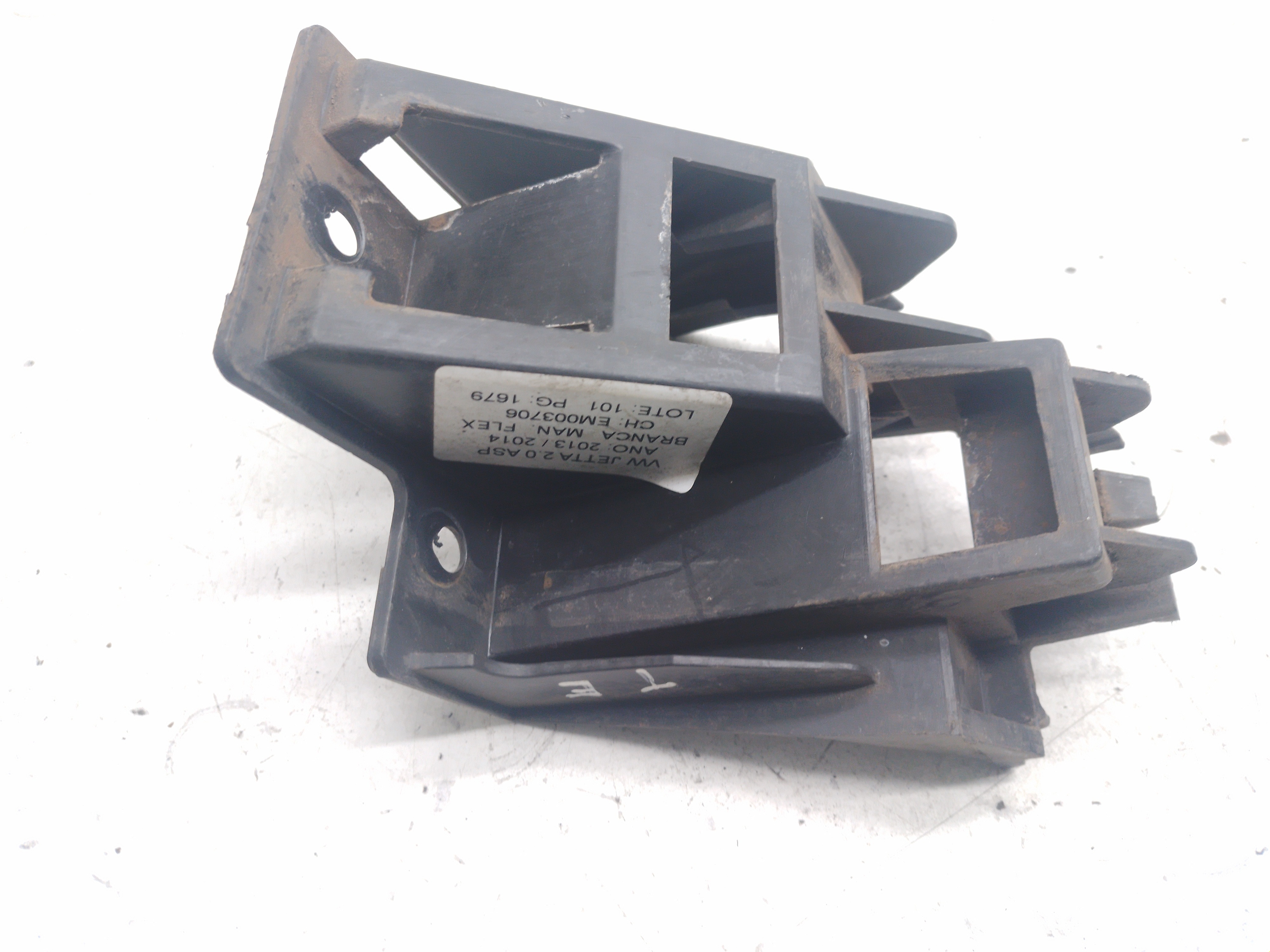 Guia Esquerdo Parachoque Traseiro Vw Jetta 2014 5c6807393a