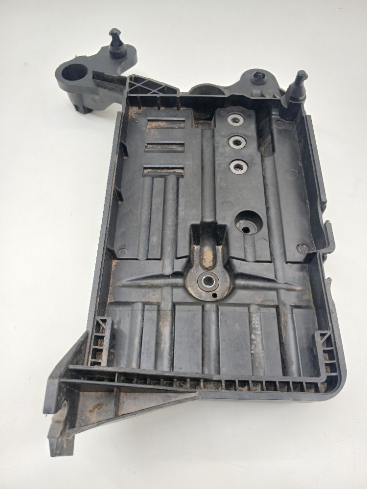 Suporte Caixa Bateria Vw Jetta Tsi 1.4 2019 5q0915331k