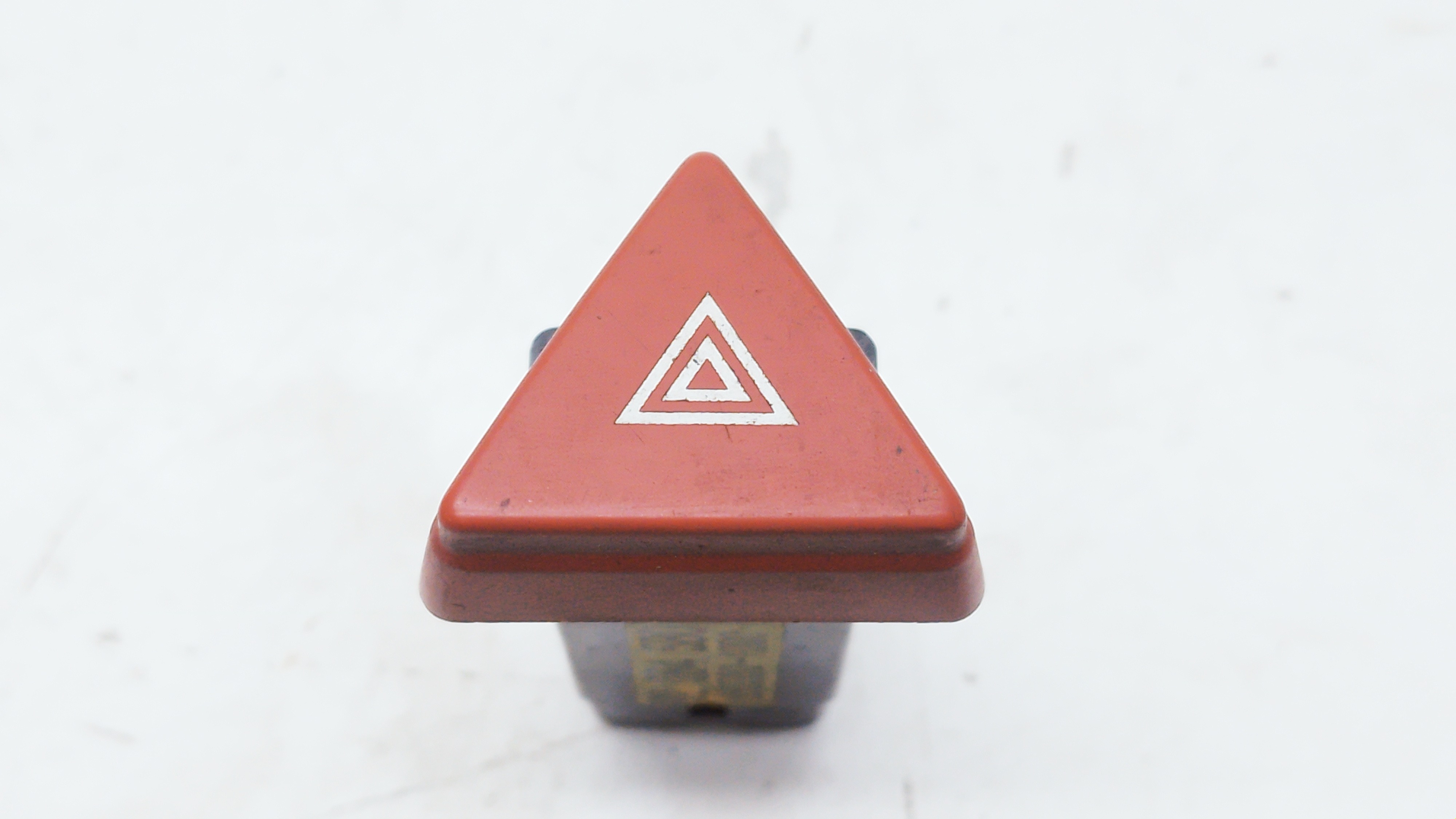Botão Comando Pisca Alerta Gm Omega 2005/ 2006 Nº92084580 Vermelho