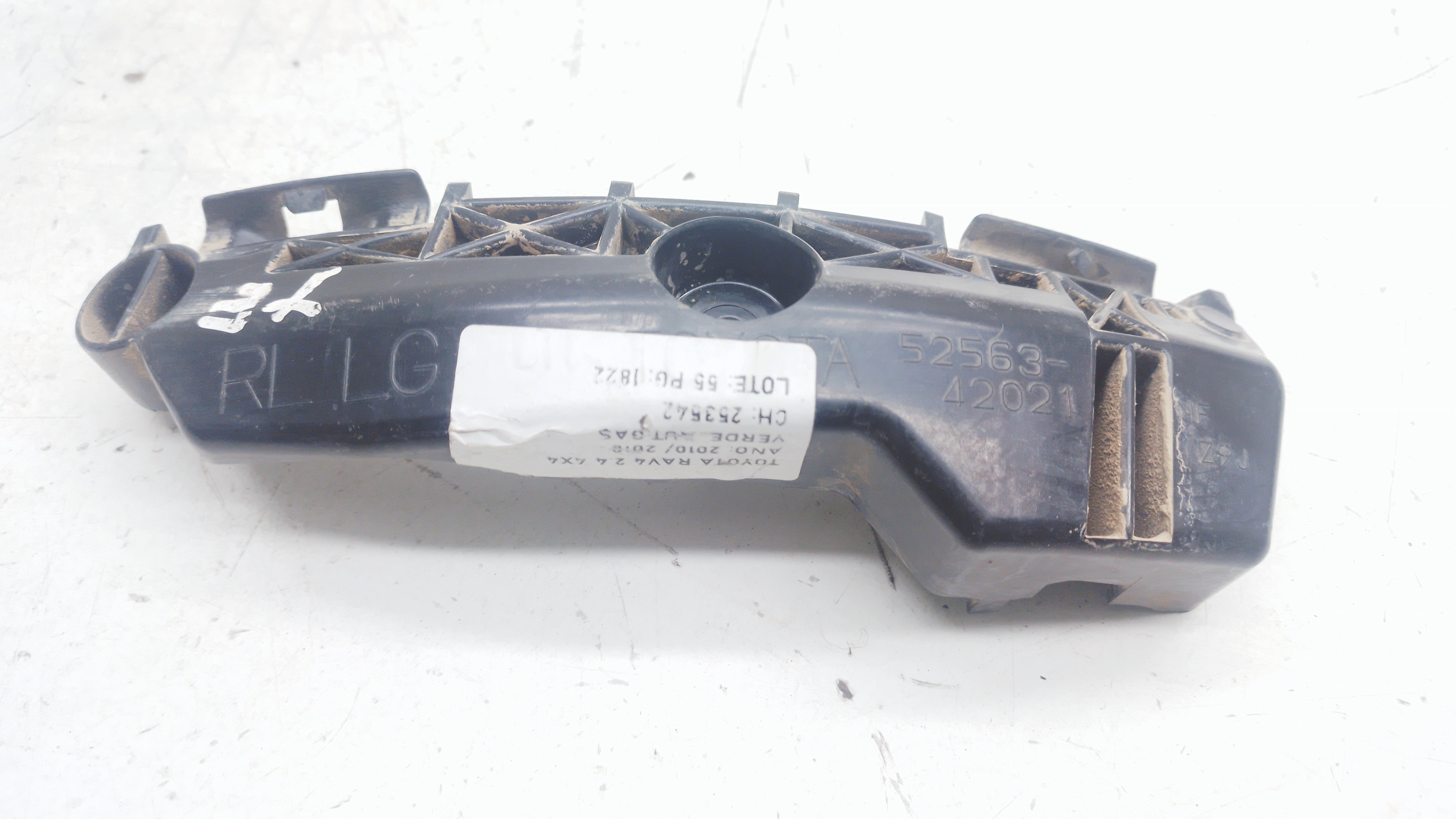 Guia Esquerdo Parachoque Traseiro Toyota Rav4 2.4 4×4 2010