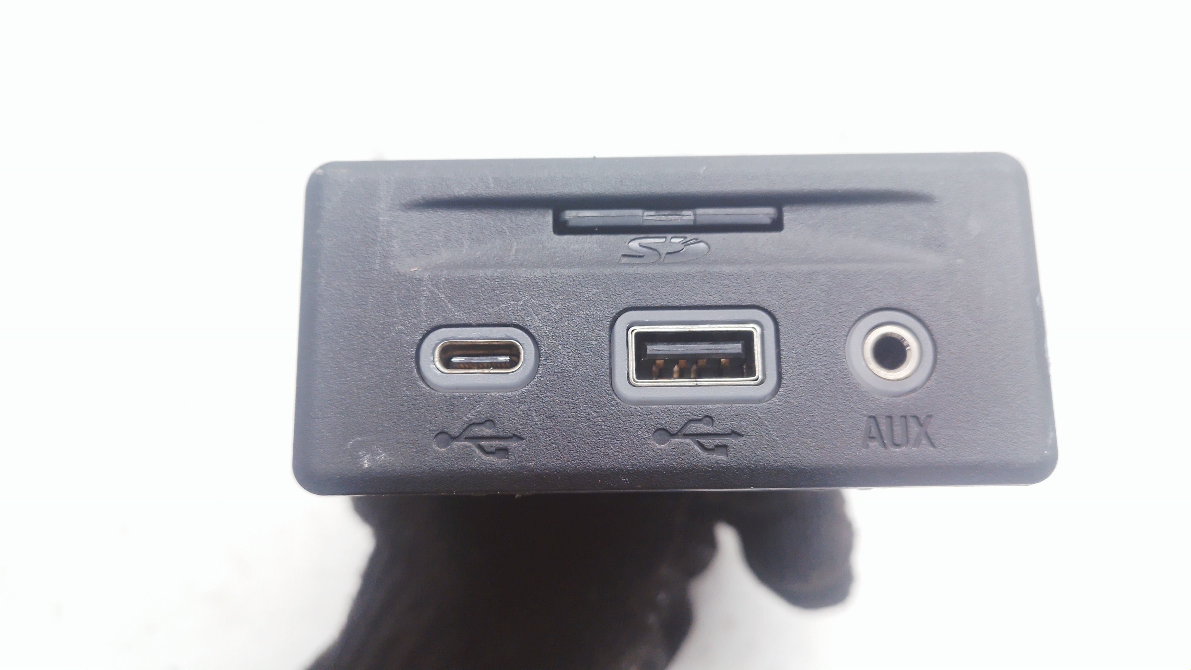 Tomada Usb Auxiliar Gm Equinox Rs 1.5 2022 Nº13529861