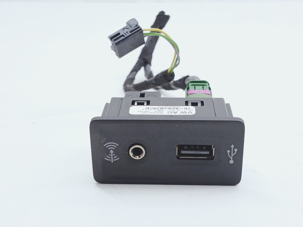 Entrada Usb Auxiliar Vw Passat 2.0t 2018 5g0035222
