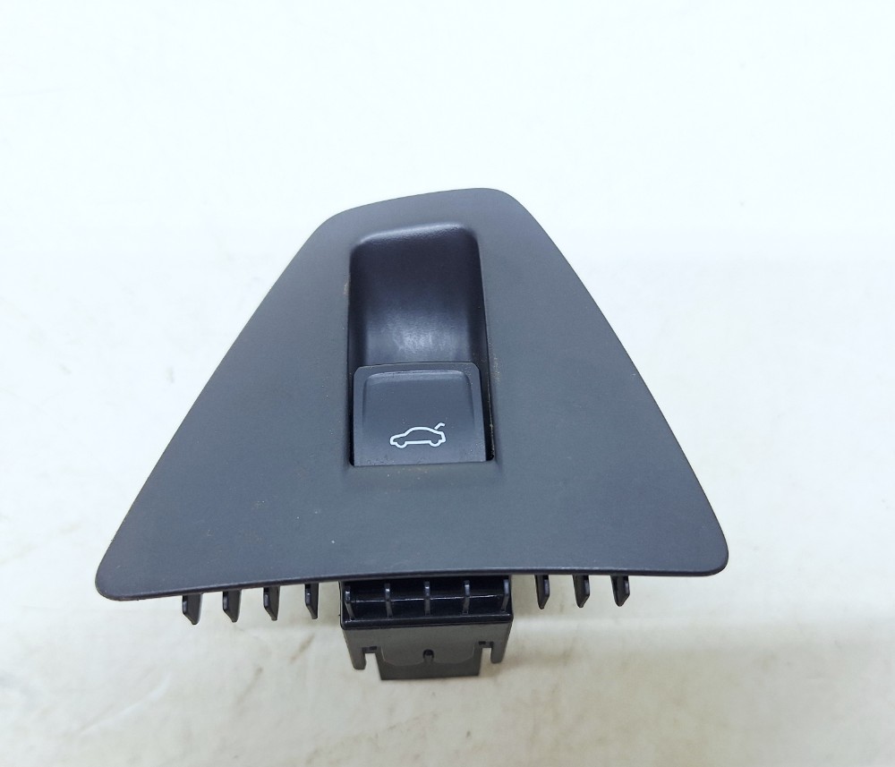 Botão Abertura Tampa Traseira Jetta Gli 2.0 2023 3g0959831