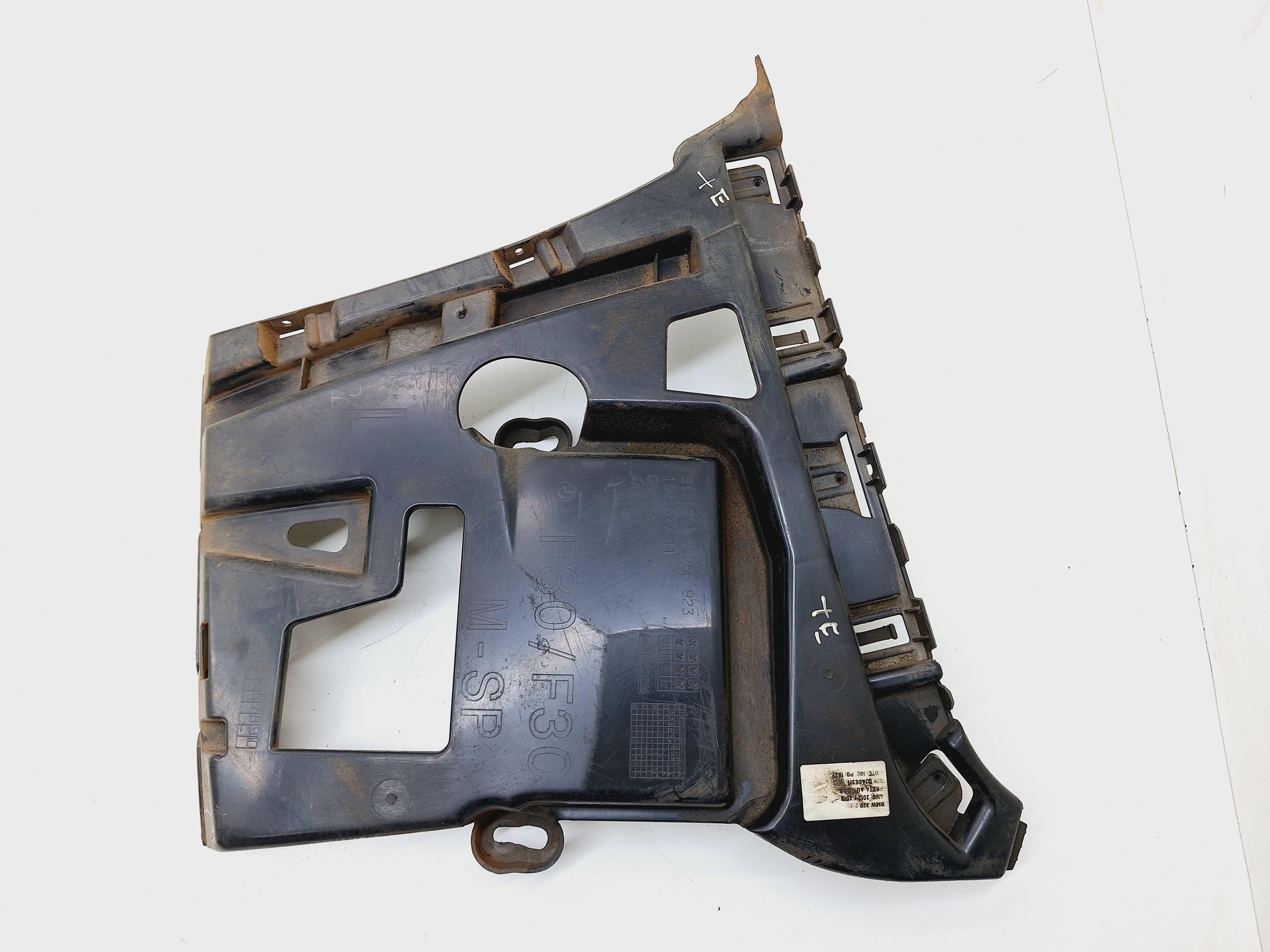 Guia Parachoque Traseiro Esquerdo Bmw 320 2.0 2012 / 2013