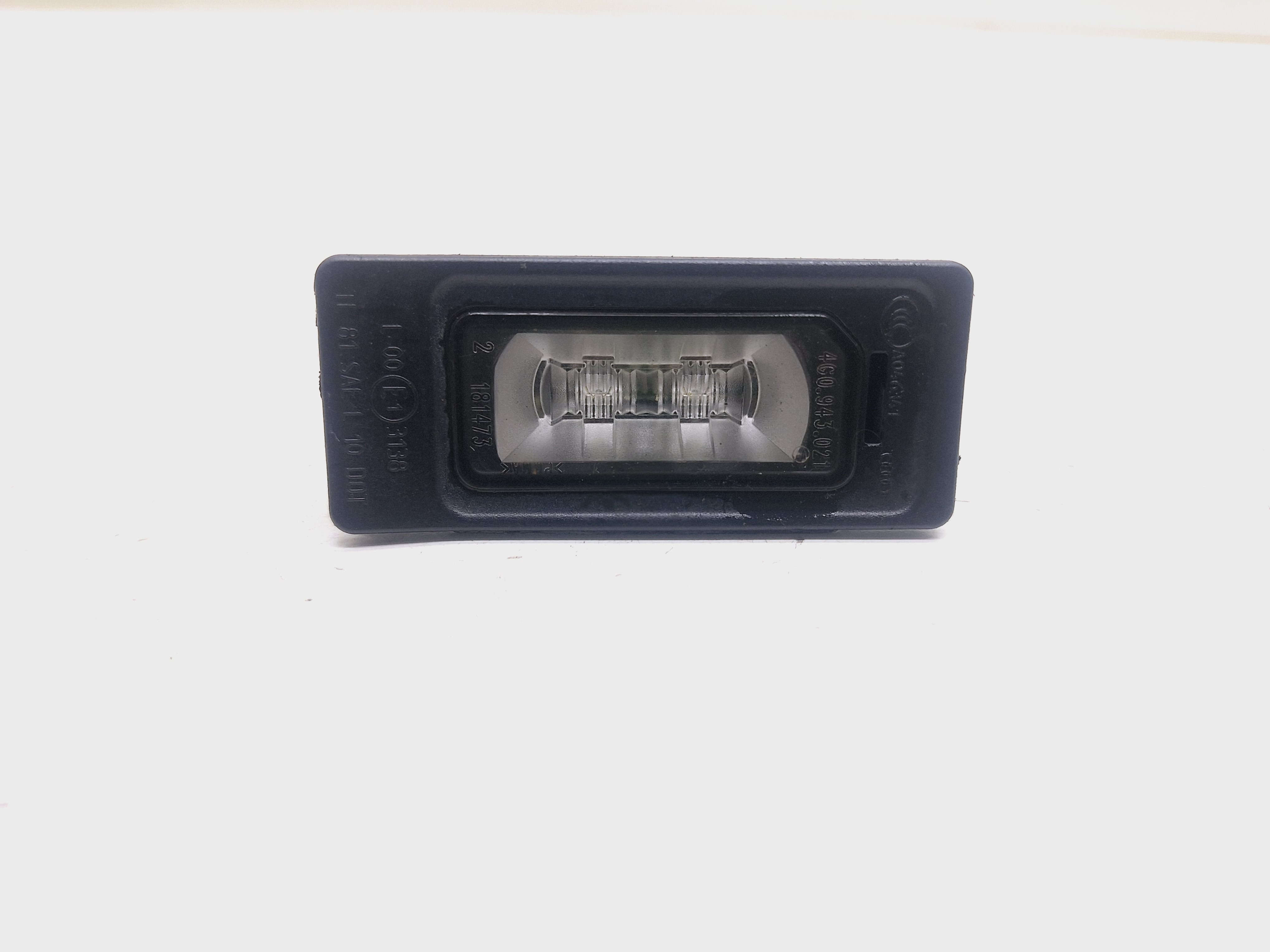 Luz Placa Traseira Audi Q3 Tfsi 2.0 2014  Nº4g0943021
