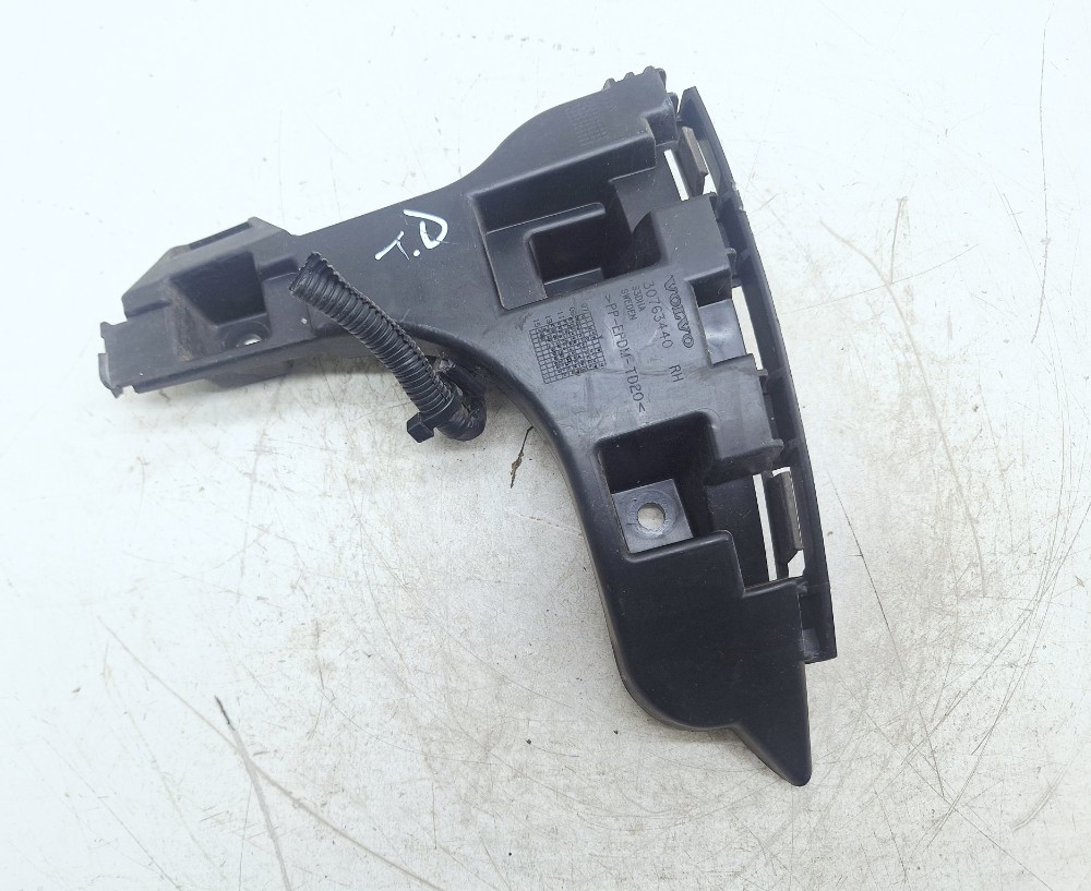 Guia Esquerdo Parachoque Traseiro Volvo Xc60 2.0 2015