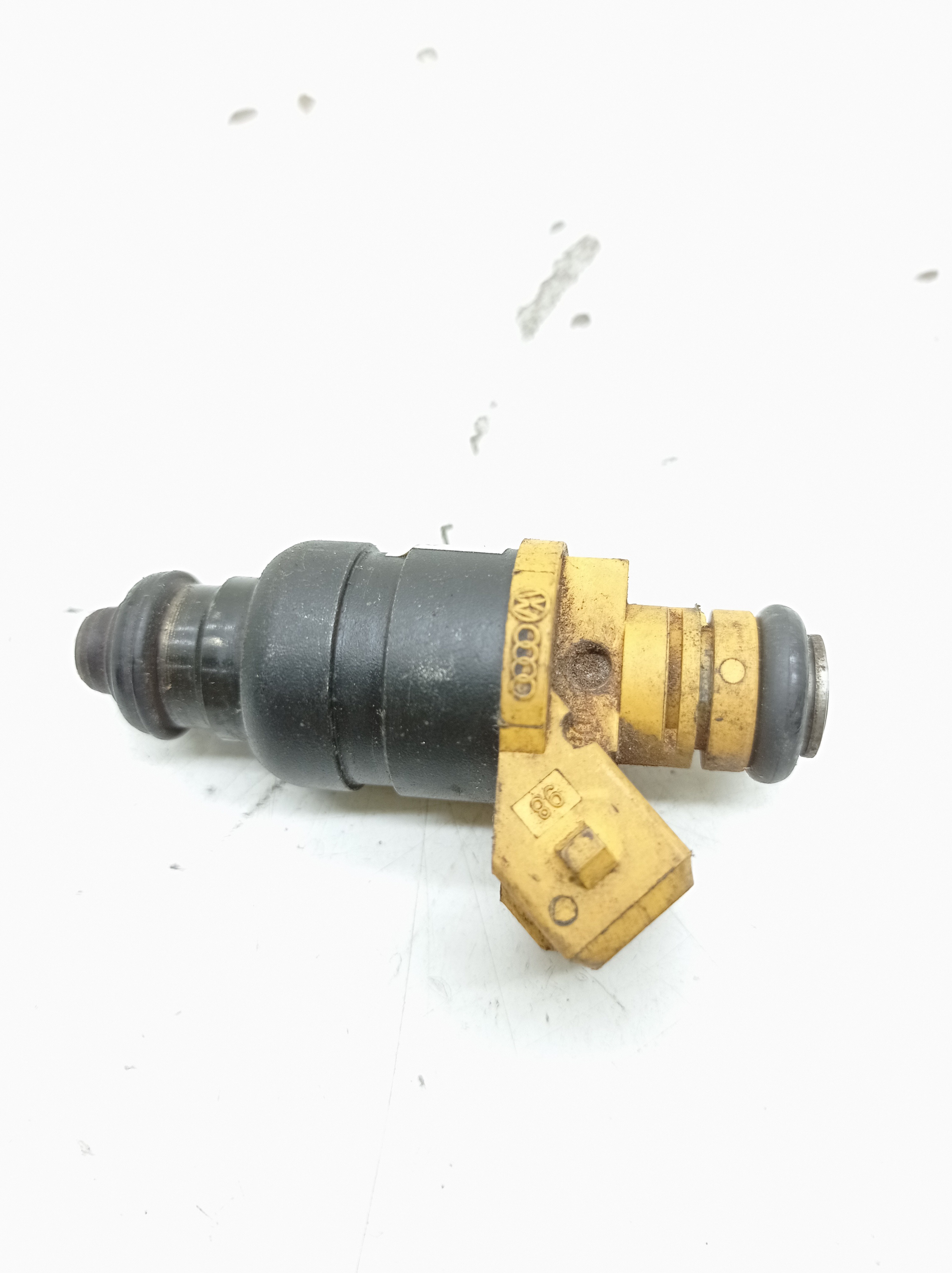 Bico Injetor Volkswagen Golf 1.8 1991 / 1992 Nº037906031ac