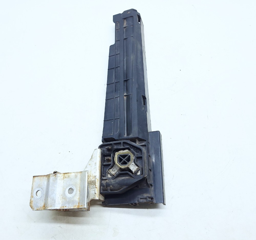 Suporte Lateral Direito Radiador 320i 2.0 2018 17117600537