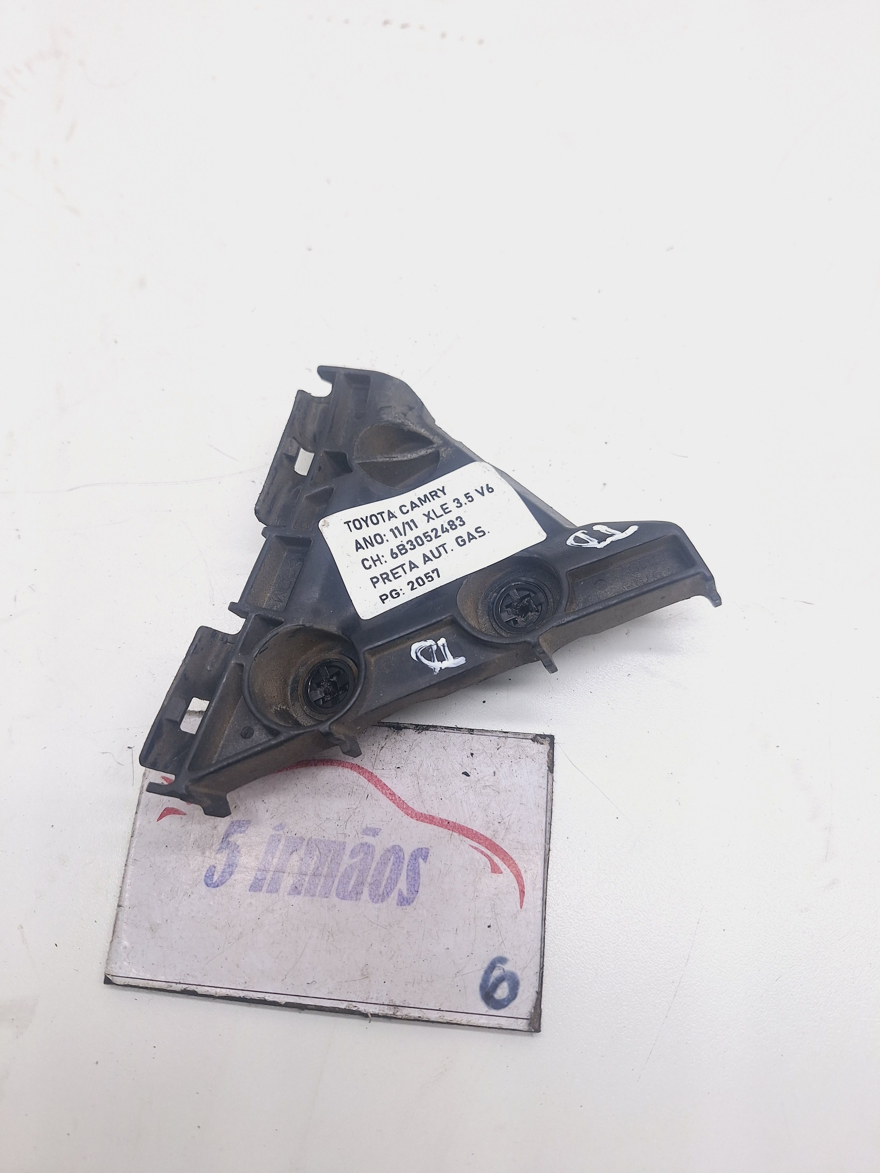 Guia Parachoque Traseiro Direito Toyota Camry 3.5 V6 2011