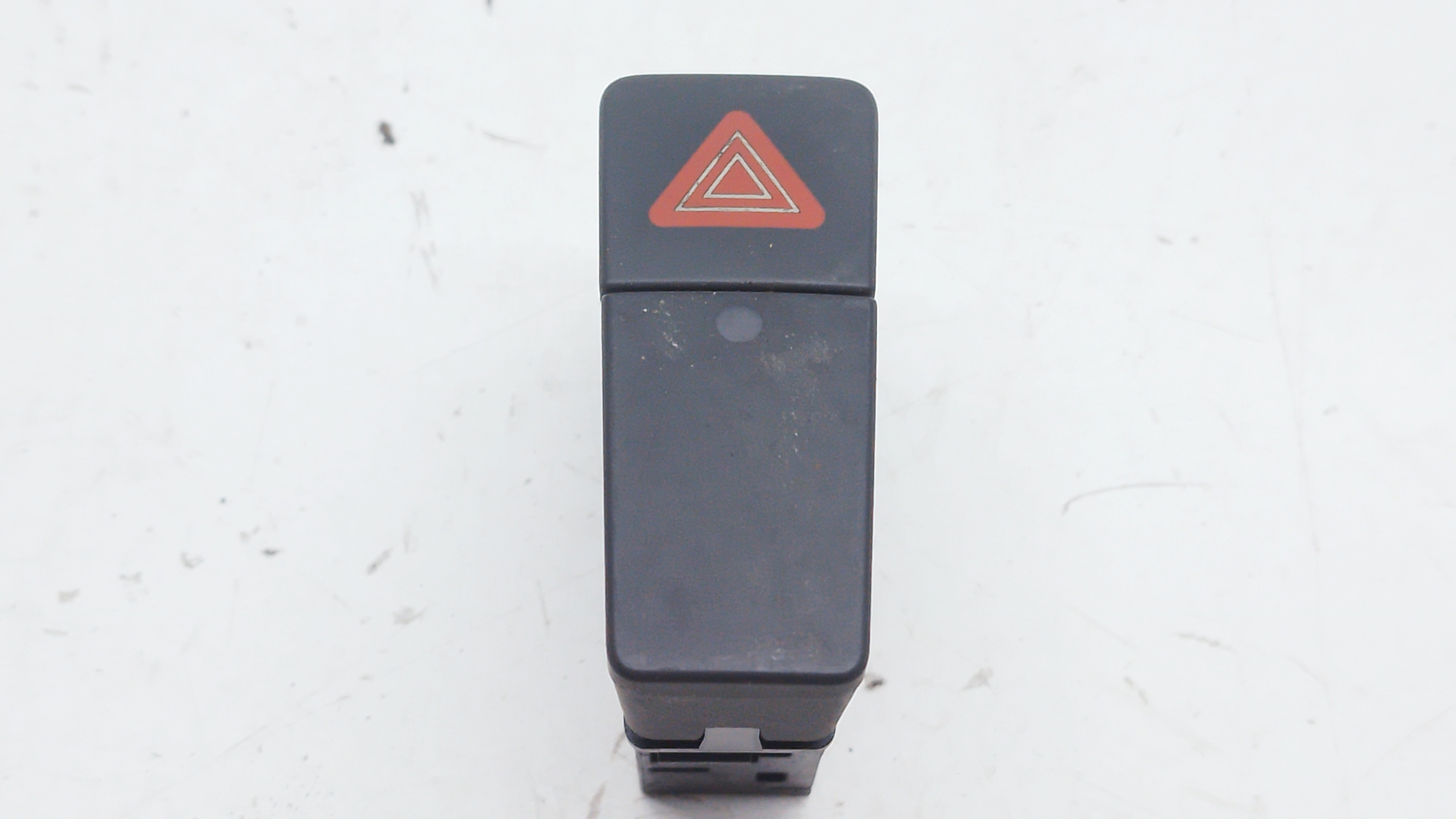 Botão Pisca Alerta Suzuki Sx4 2.0 2010/ 2011 Preto