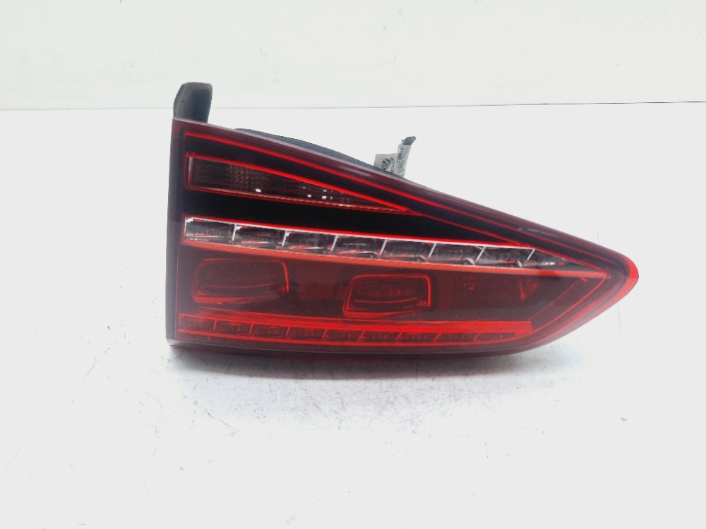 Lanterna Direita Tampa Traseira Golf Gti 2.0 2015 5g0945308f Direito/passageiro Vermelho