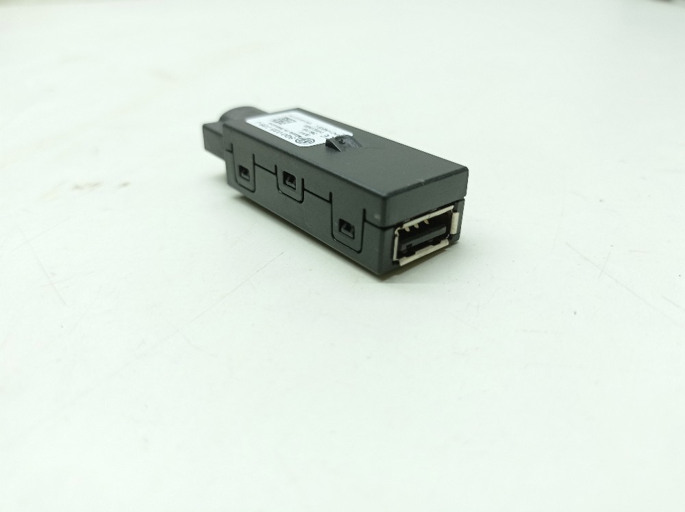 Entrada Auxiliar Usb Vw Jetta Tsi 1.4 2019 5q0035726j