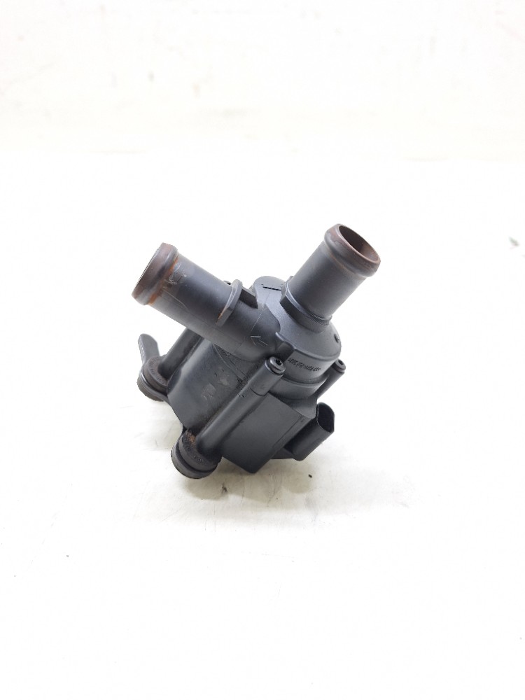 Bomba Água Auxiliar Vw Jetta Tsi 2.0 2015 2016 5c0965561