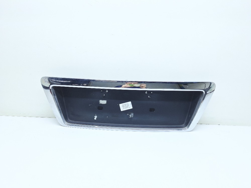 Suporte Placa Traseiro Gm Omega 3.6 2005 92083422 Cromado E Preto