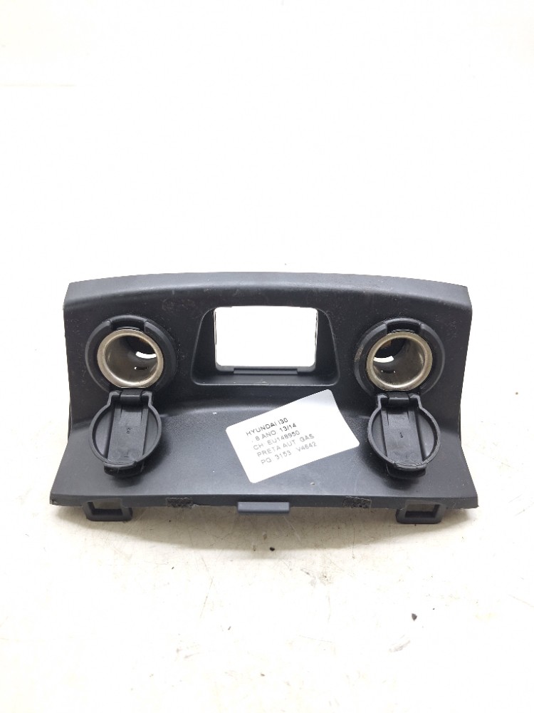 Acabamento Tomada 12v I30 1.8 2013 2014 Dy84762a5000
