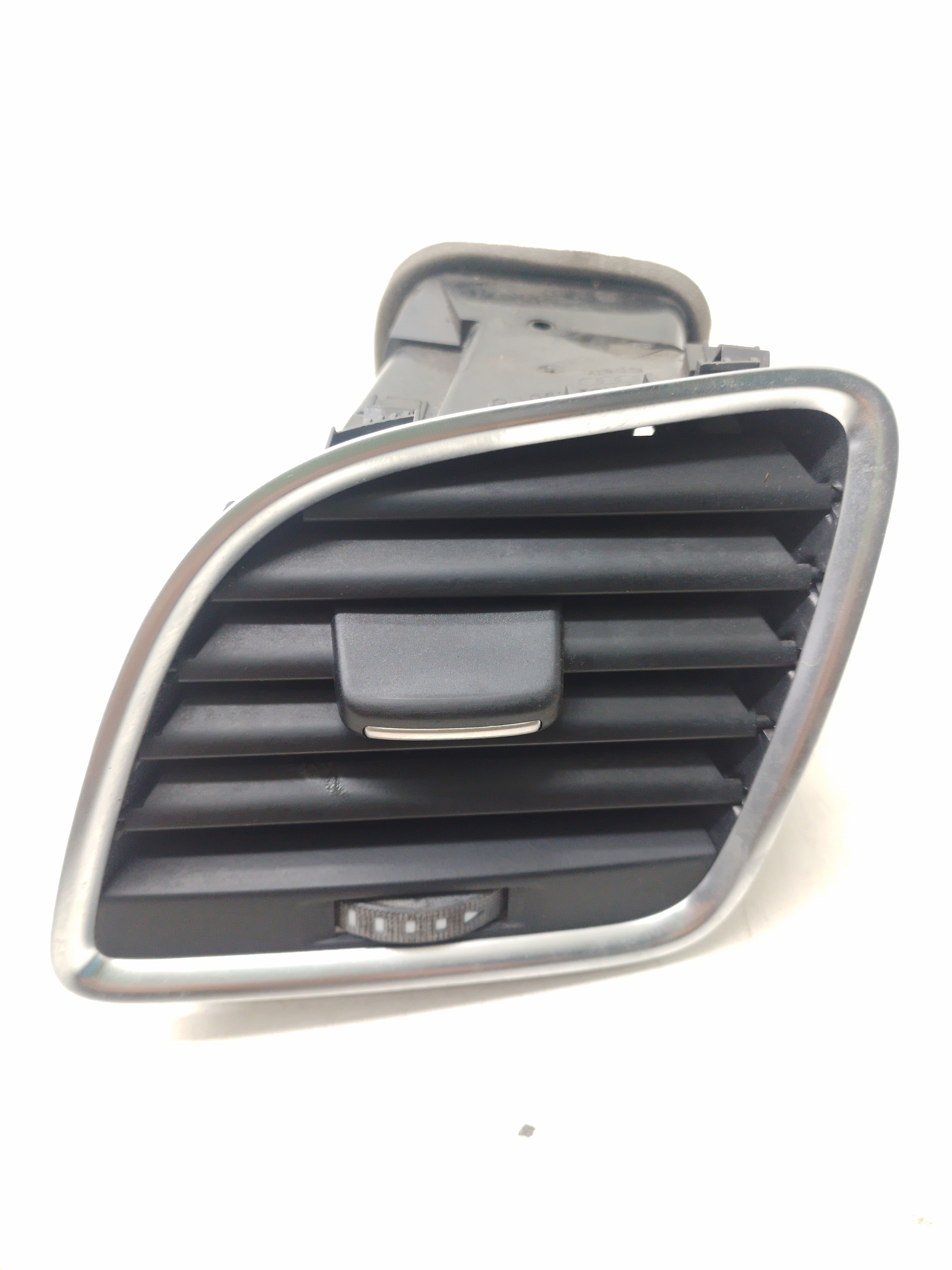 Difusor Ar Esquerdo Audi Q3 Tfsi 2.0 2013 / 2014 Nº8u1820901