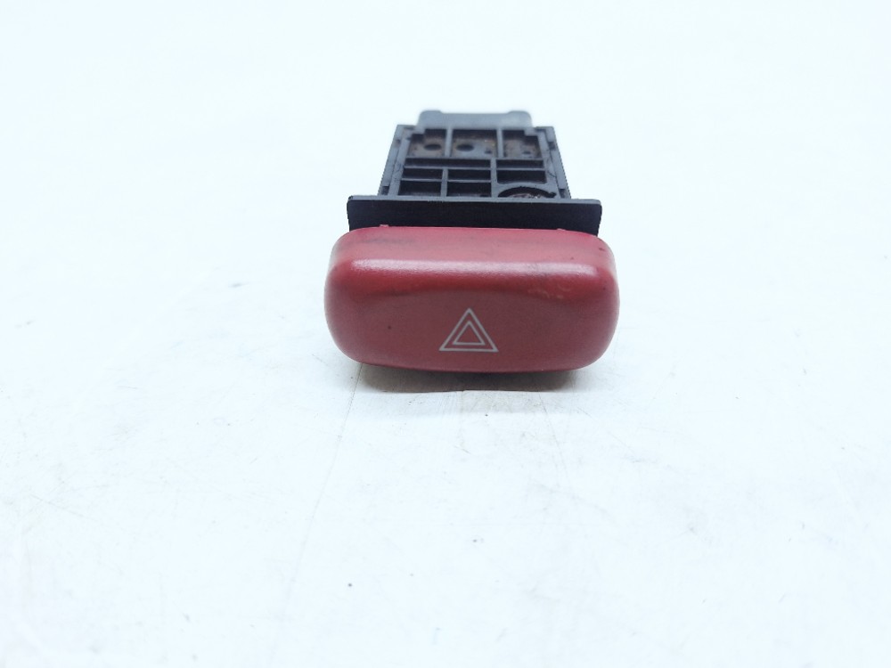 Botão Pisca Alerta Gm Tracker 2.0 2008 Preto