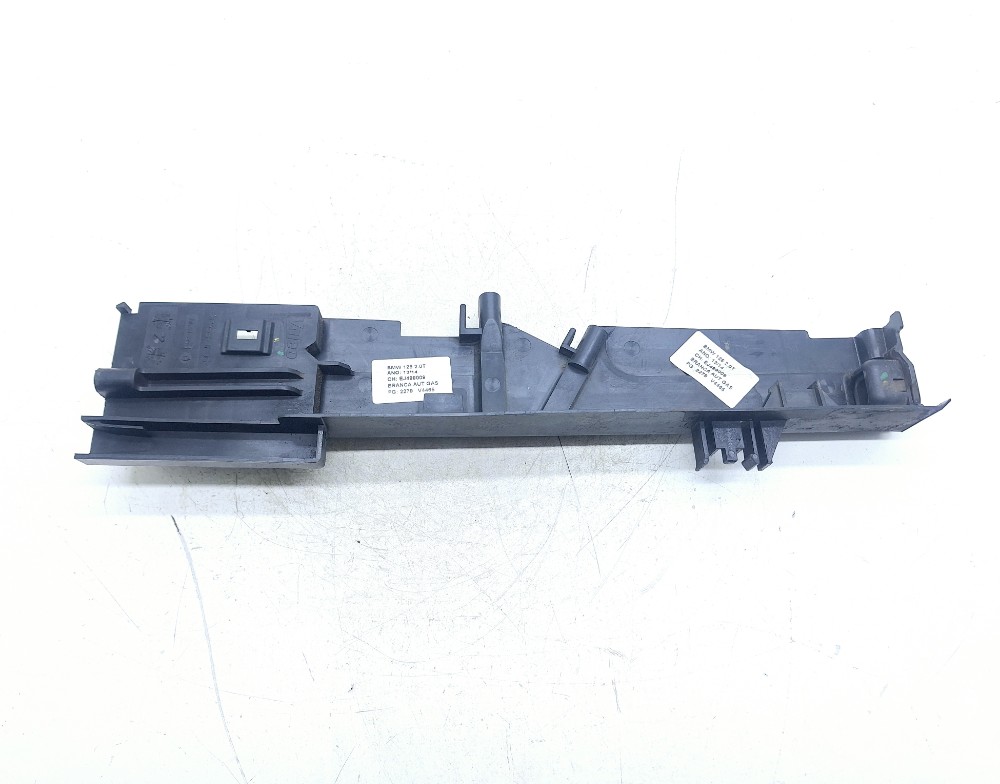 Suporte Superior Direito Radiador Bmw 125i 2.0 2014 15272311