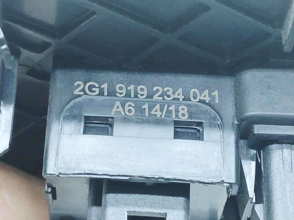 Botão Pisca Alerta C Moldura Vw Virtus Tsi 1.0 2019 2020