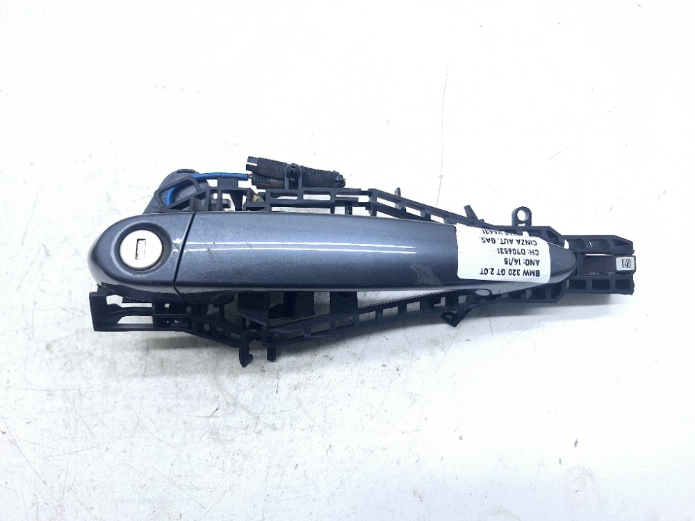 Maçaneta Externa Dianteira Esquerda Bmw 320i Gt 2.0 2015 Cinza Dianteira