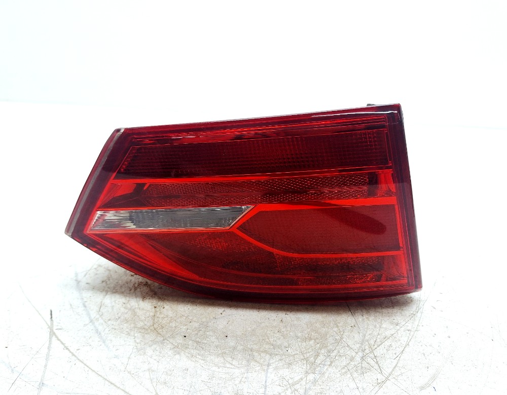 Lanterna Esquerda Tampa Traseira Jetta 2.0 2013 5c6945259a Esquerdo/motorista