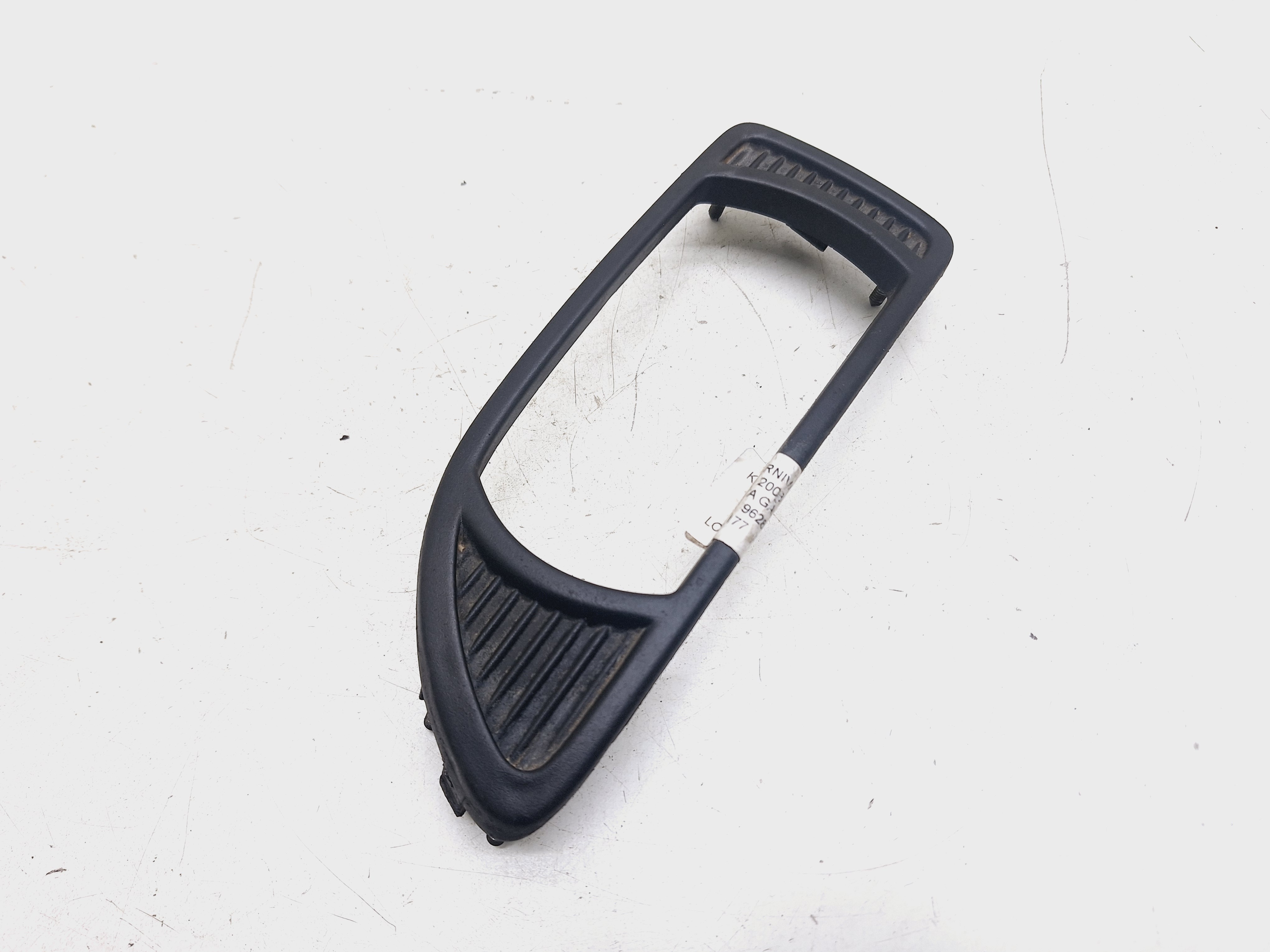 Moldura Farol Milha Esquerdo Kia Carnival 3.8 2008/ 2009 Preto Esquerdo