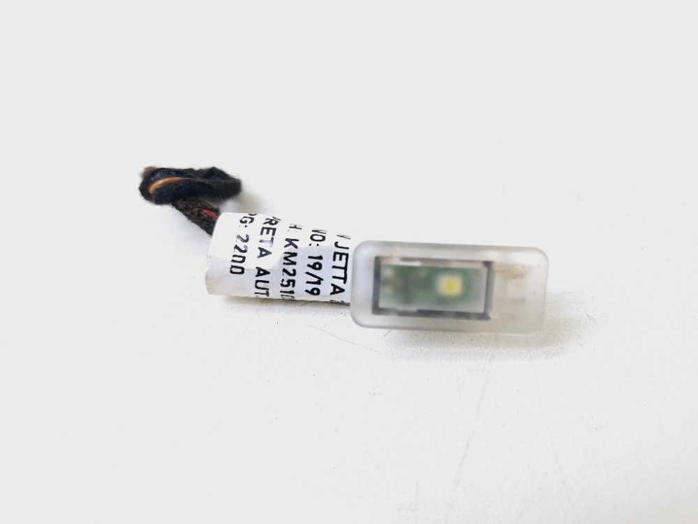 Luz Cortesia Forro Volkswagen Jetta 2.0 2019 5ta947409