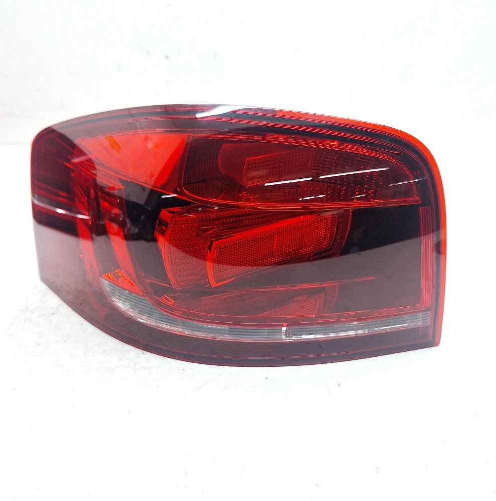 Lanterna Esquerda Audi A3 2.0 2010 2011 8p3945095b Esquerdo/motorista Vermelho