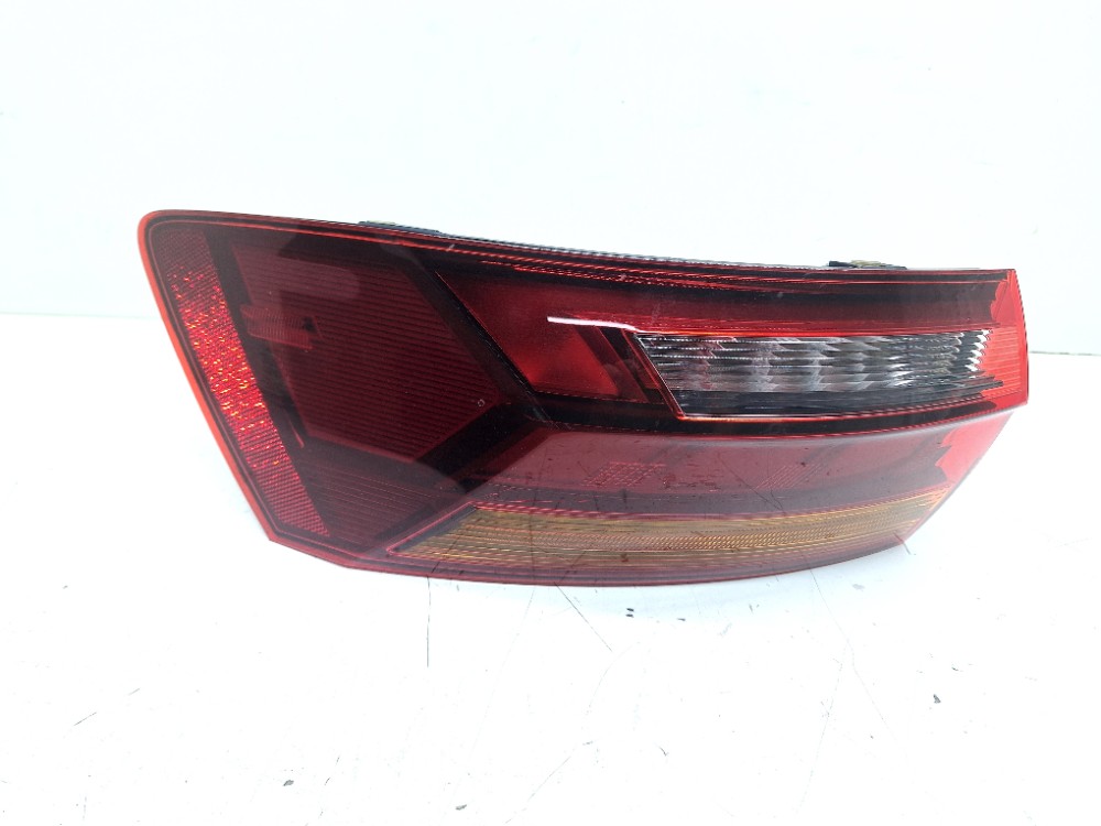 Lanterna Esquerda Vw Jetta Gli 2.0 2019