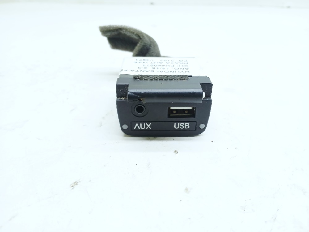 Conector Entrada Usb Auxiliar Santa Fé 3.3 2015 961202w501