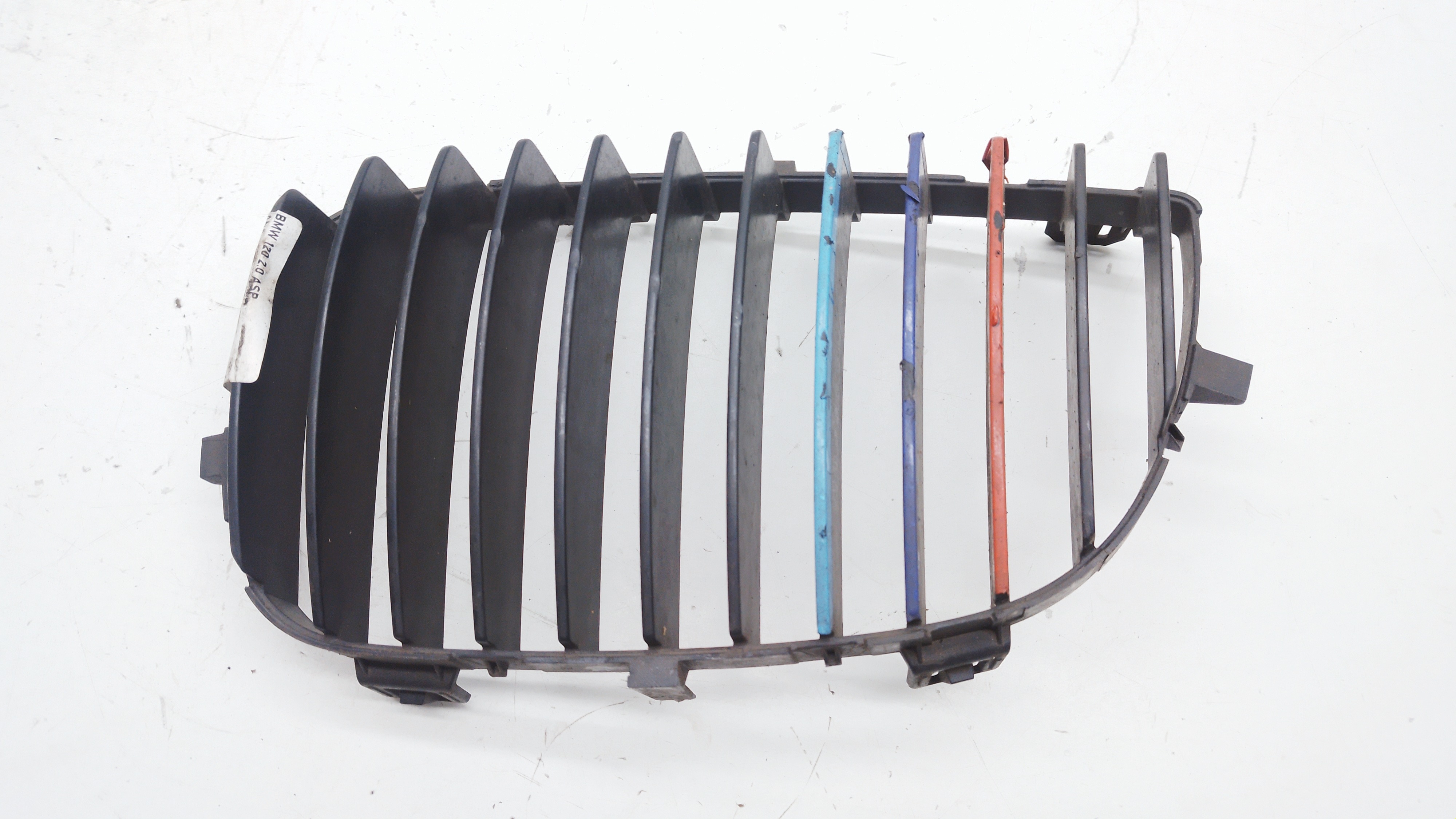 Grade Esquerda Parachoque Dianteiro Bmw 120 2005 Nº22405910 Preto