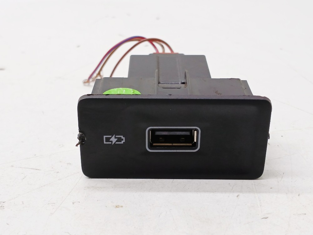 Entrada Auxiliar Usb Vw Jetta Tsi 1.4t 2018 2019 17a035222