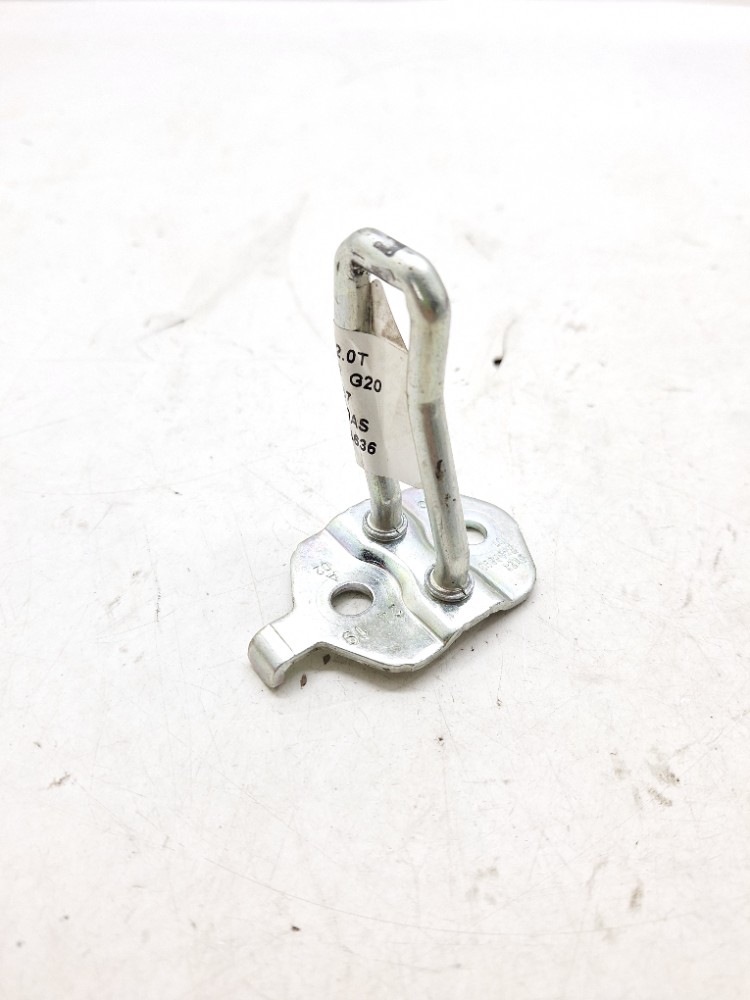 Batendo trava tampa Traseiro Bmw 320i g20 2.0 2020 2021