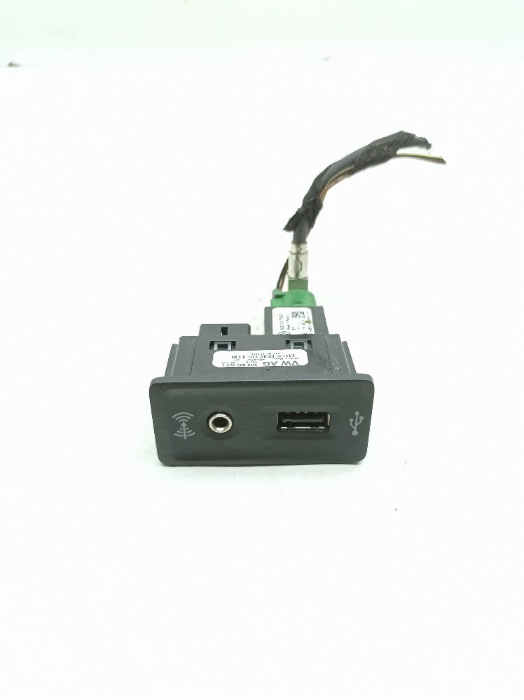 Entrada Auxiliar Usb Vw Jetta Tsi 2.0 2016 2017 5g0035222e Preto