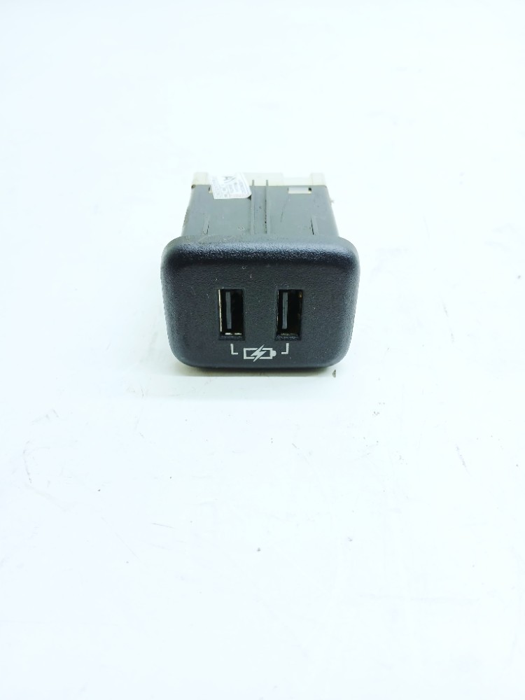 Entrada Auxiliar Usb Gm Equinox 2.0 2019 13598459
