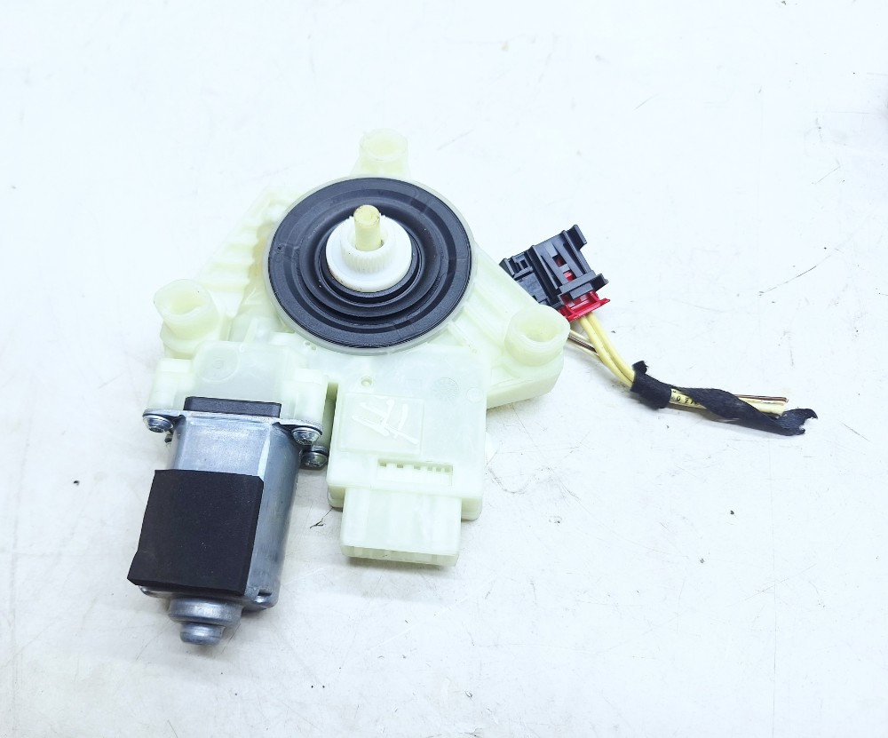 Motor Vidro Traseiro Esquerdo Passat 2.0 2016 5Q4959812E