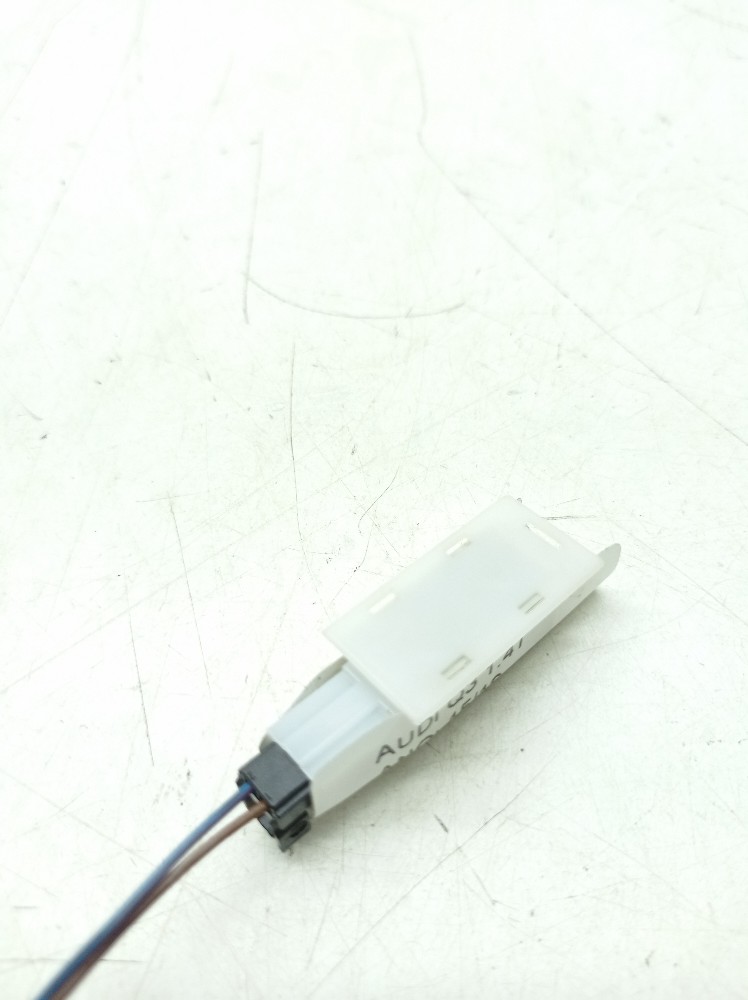 Luz Cortesia Traseiro Direito Audi Q3 Tfsi 1.4 2015 2016