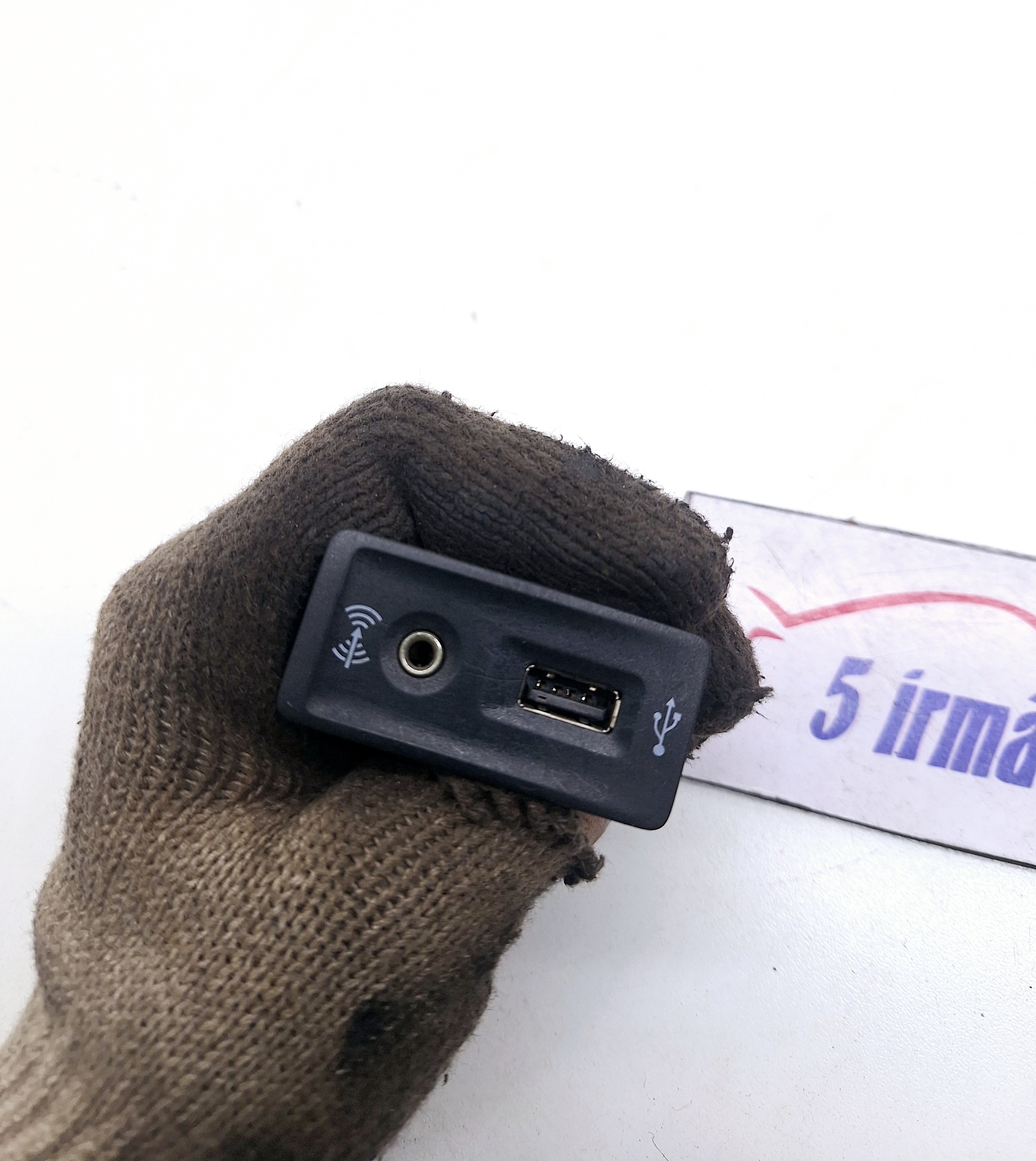 Entrada Usp Auxiliar Vw Passat Tsi 2.0 2017 5g0035222e