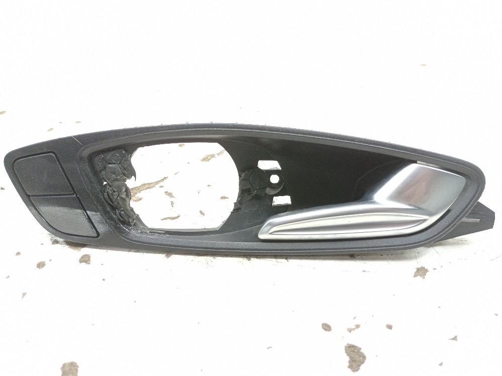 Maçaneta Interna Dianteira Direita Audi A1 Tfsi 1.4 2011