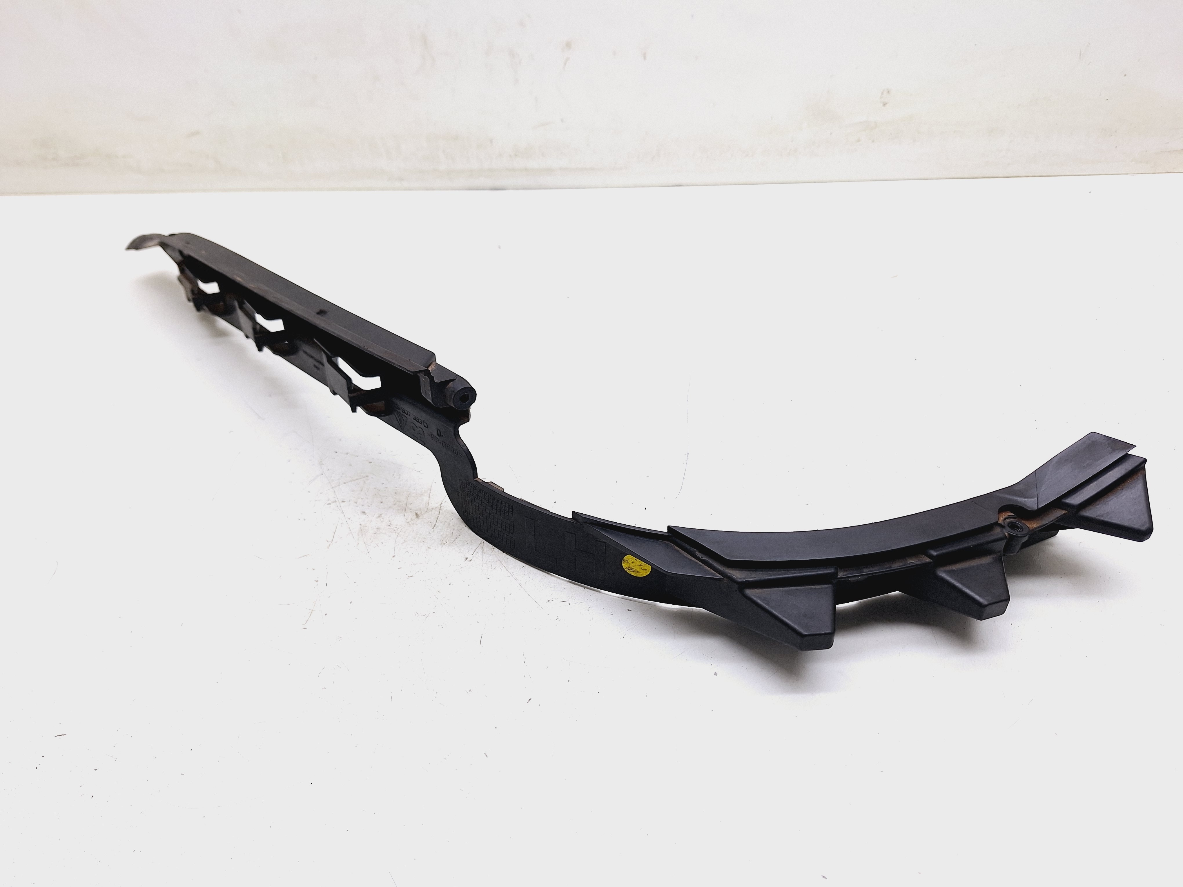Guia Parachoque Traseiro Esquerdo Cayenne 4.8 V8 2008