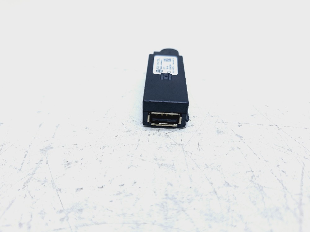 Entrada Usb Auxiliar Vw Jetta Tsi 1.4 2018 2019 5u0035726j